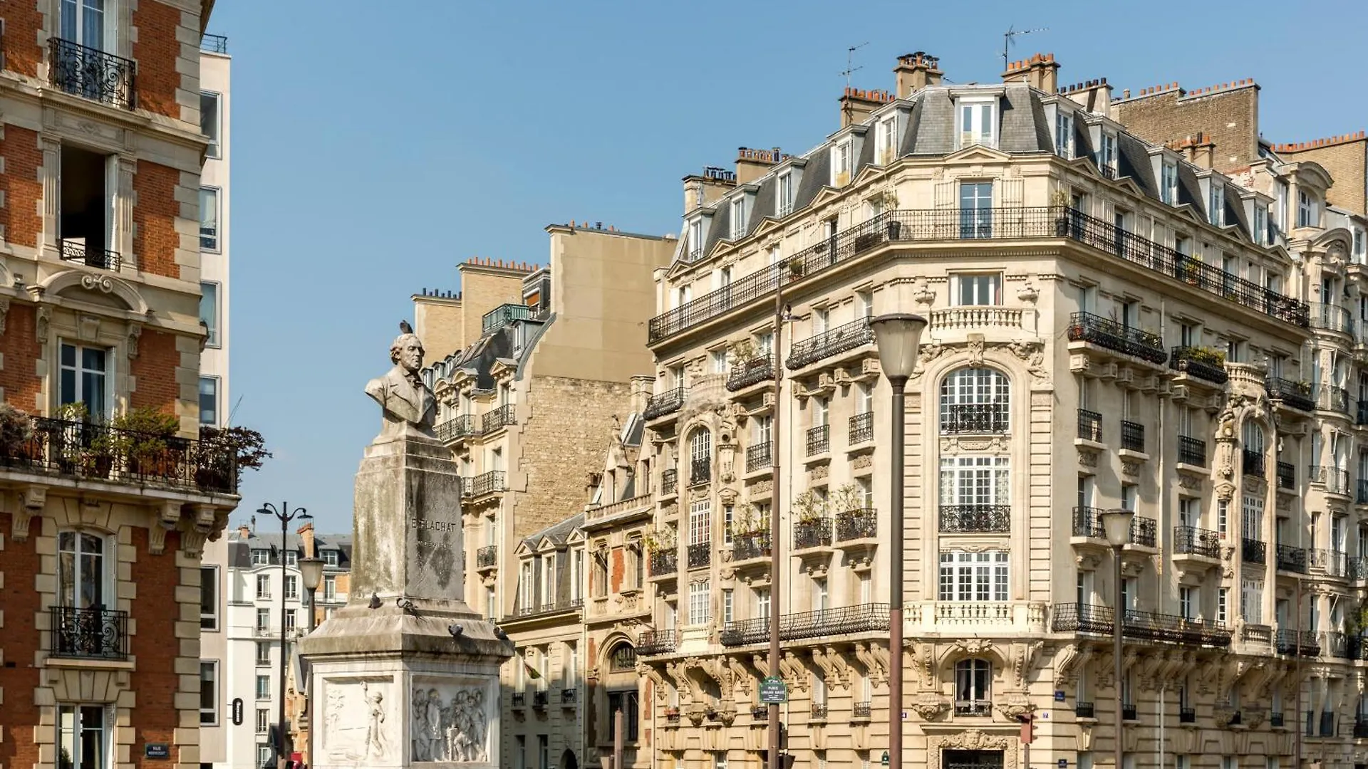 Merveil - Signature Suite - Champs Elysees - Alfred Paris Apartment